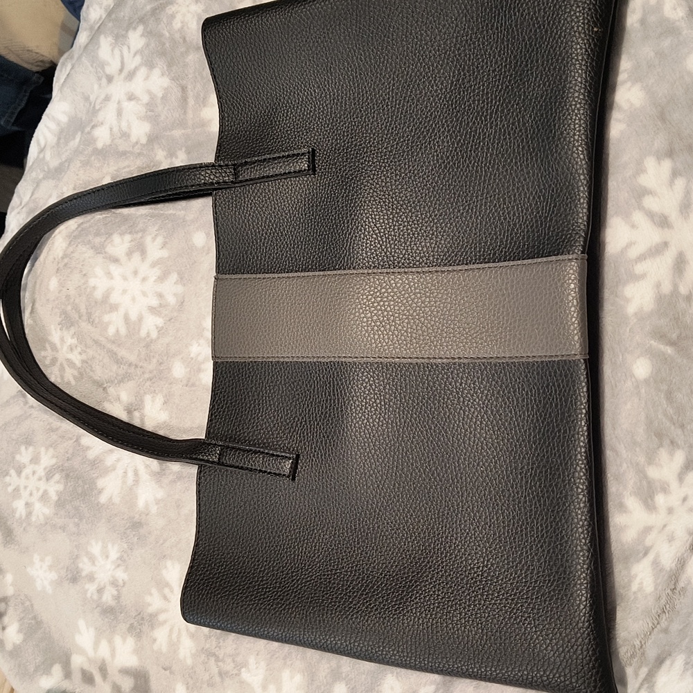 Vince Camuto Tote Bag, internal pocket, 17" x 12" x 1", NWOT